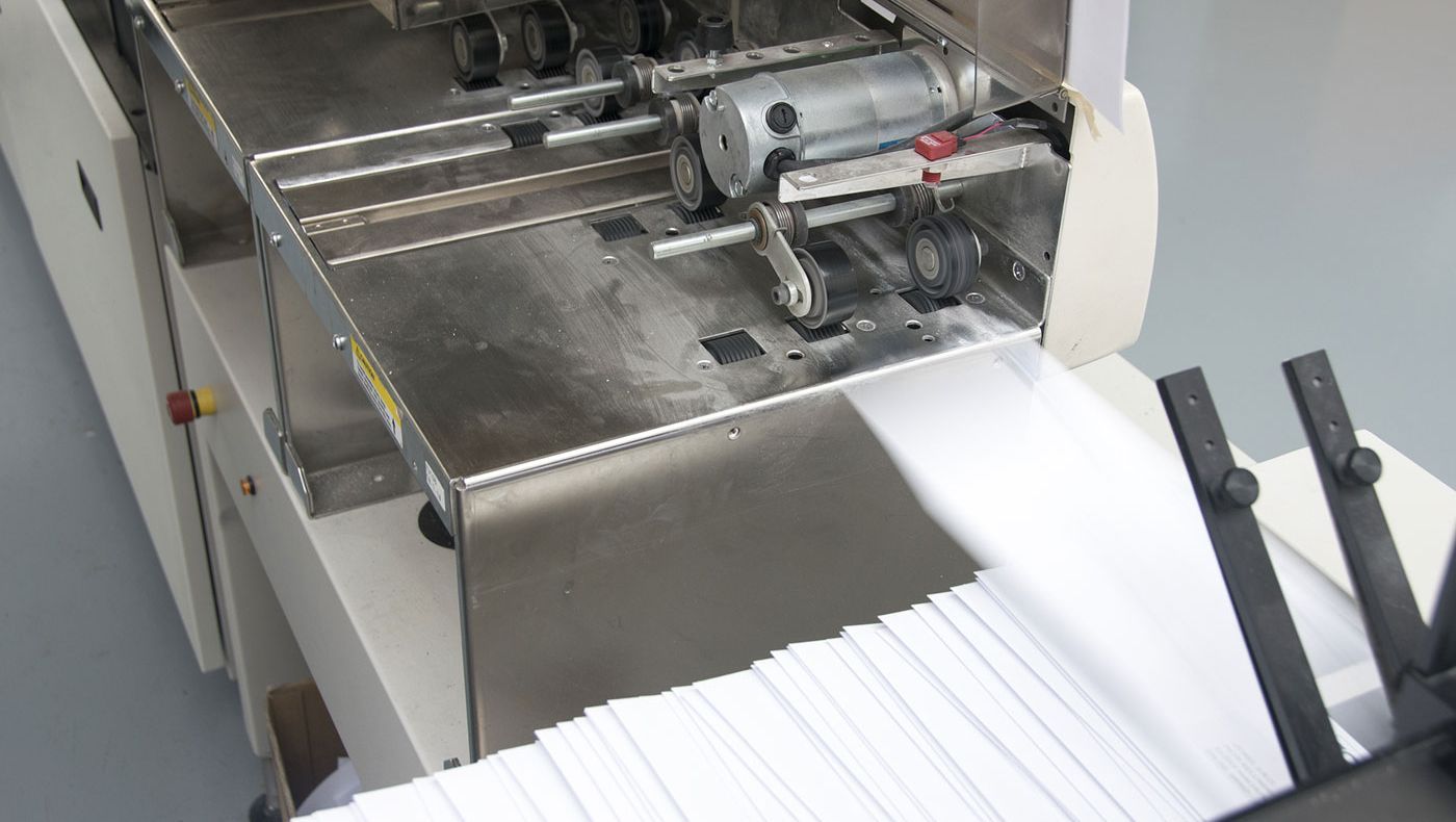 Envelope folding machine